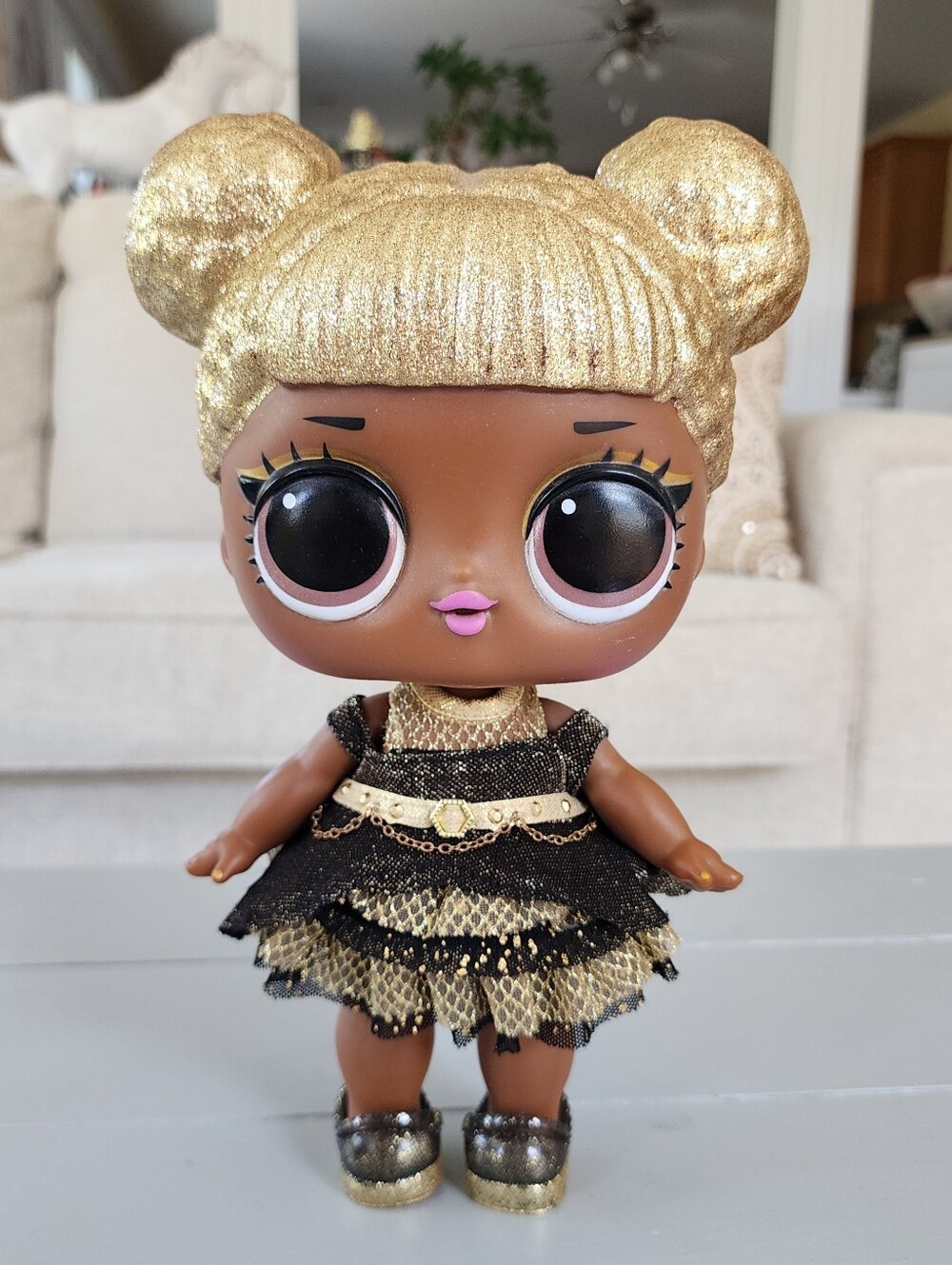 MGA - LOL Surprise! Big Baby 11” Queen Bee Doll - Large Version Gold Glitter